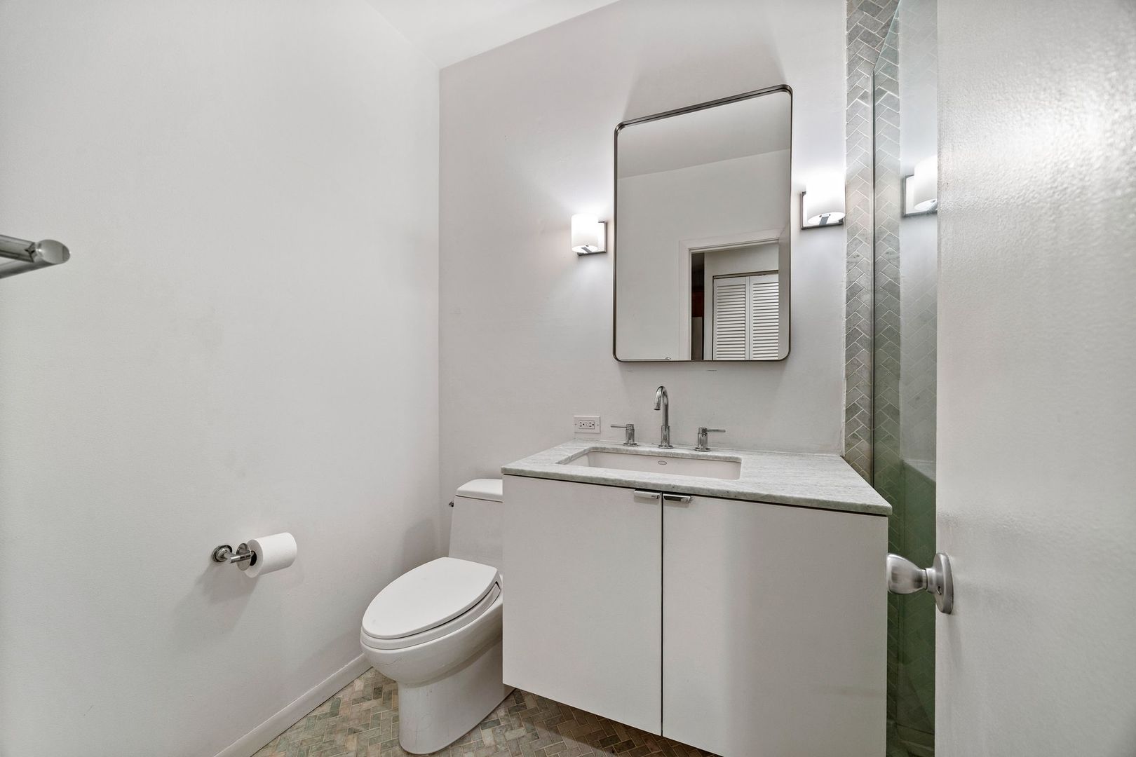 813 W Oakdale Avenue Unit: 1W