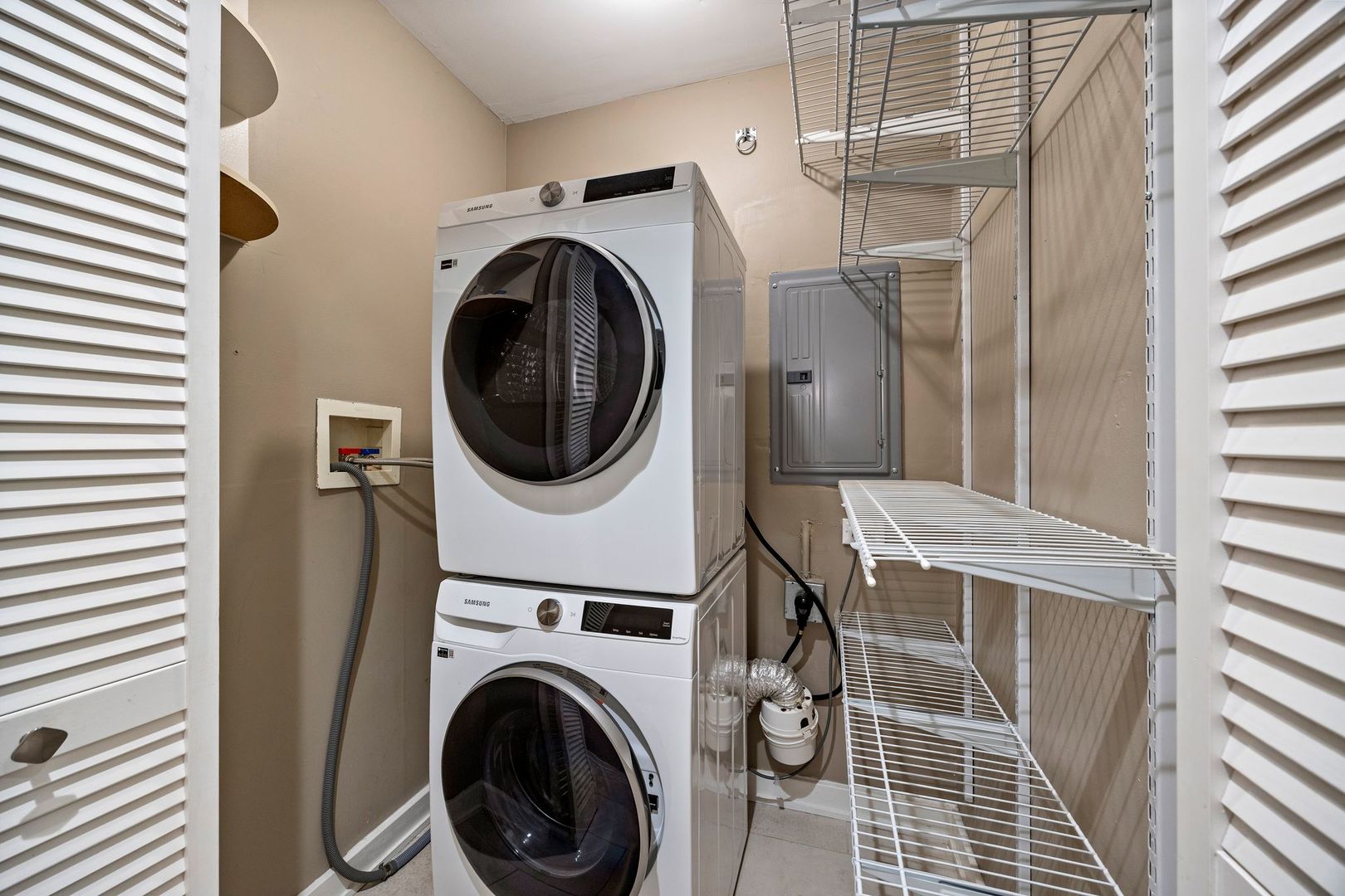 813 W Oakdale Avenue Unit: 1W