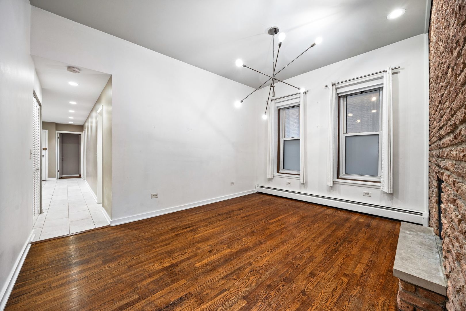 813 W Oakdale Avenue Unit: 1W