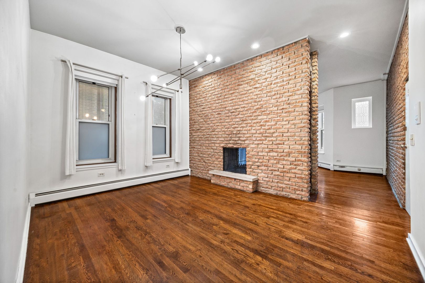 813 W Oakdale Avenue Unit: 1W