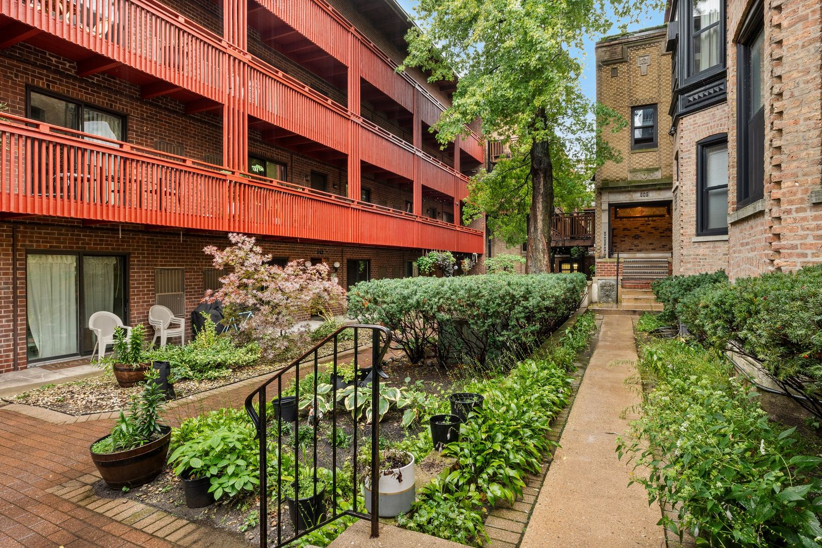 813 W Oakdale Avenue Unit: 1W