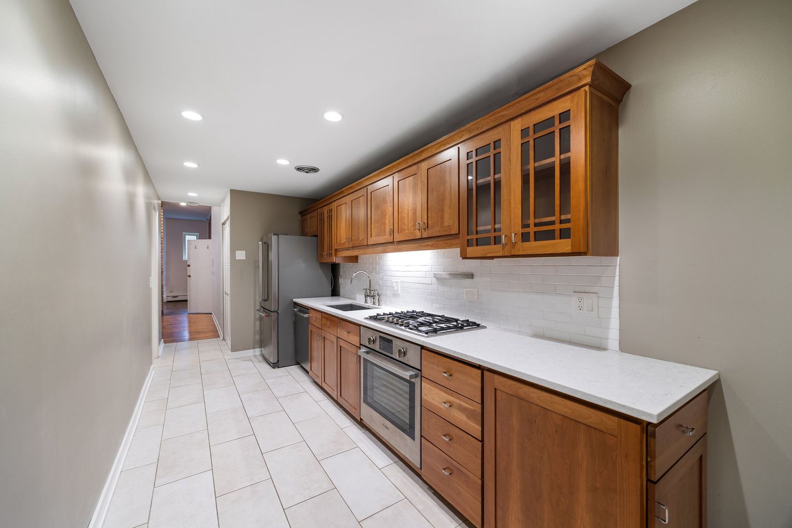 813 W Oakdale Avenue Unit: 1W