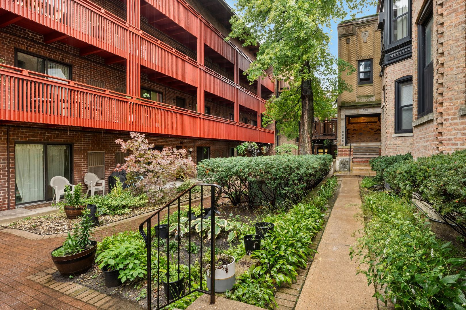 813 W Oakdale Avenue Unit: 1W