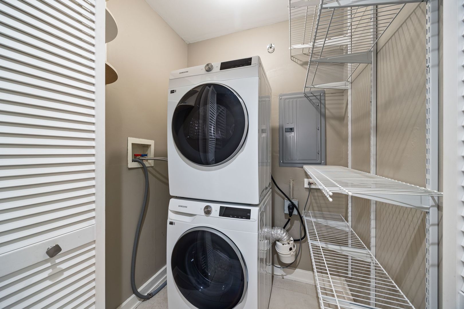 813 W Oakdale Avenue Unit: 1W