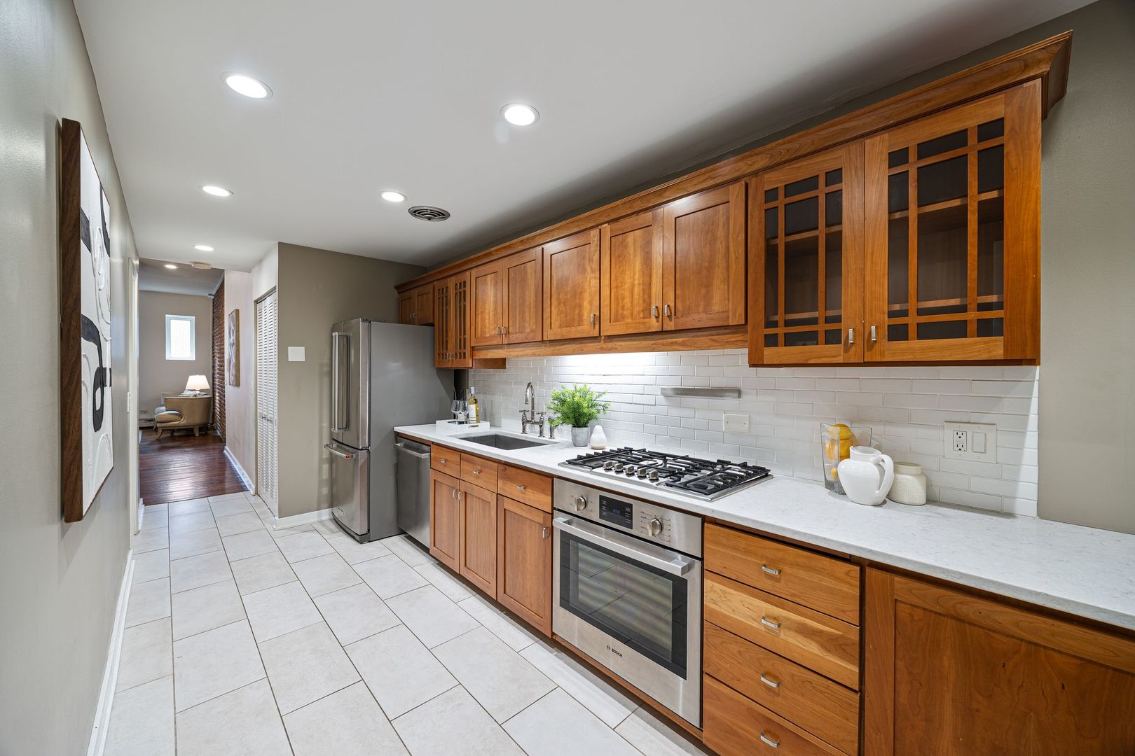 813 W Oakdale Avenue Unit: 1W