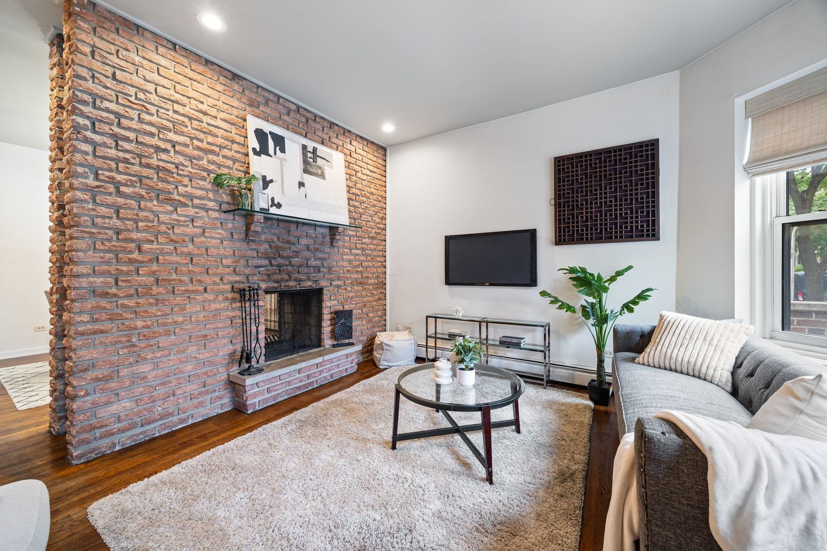 813 W Oakdale Avenue Unit: 1W
