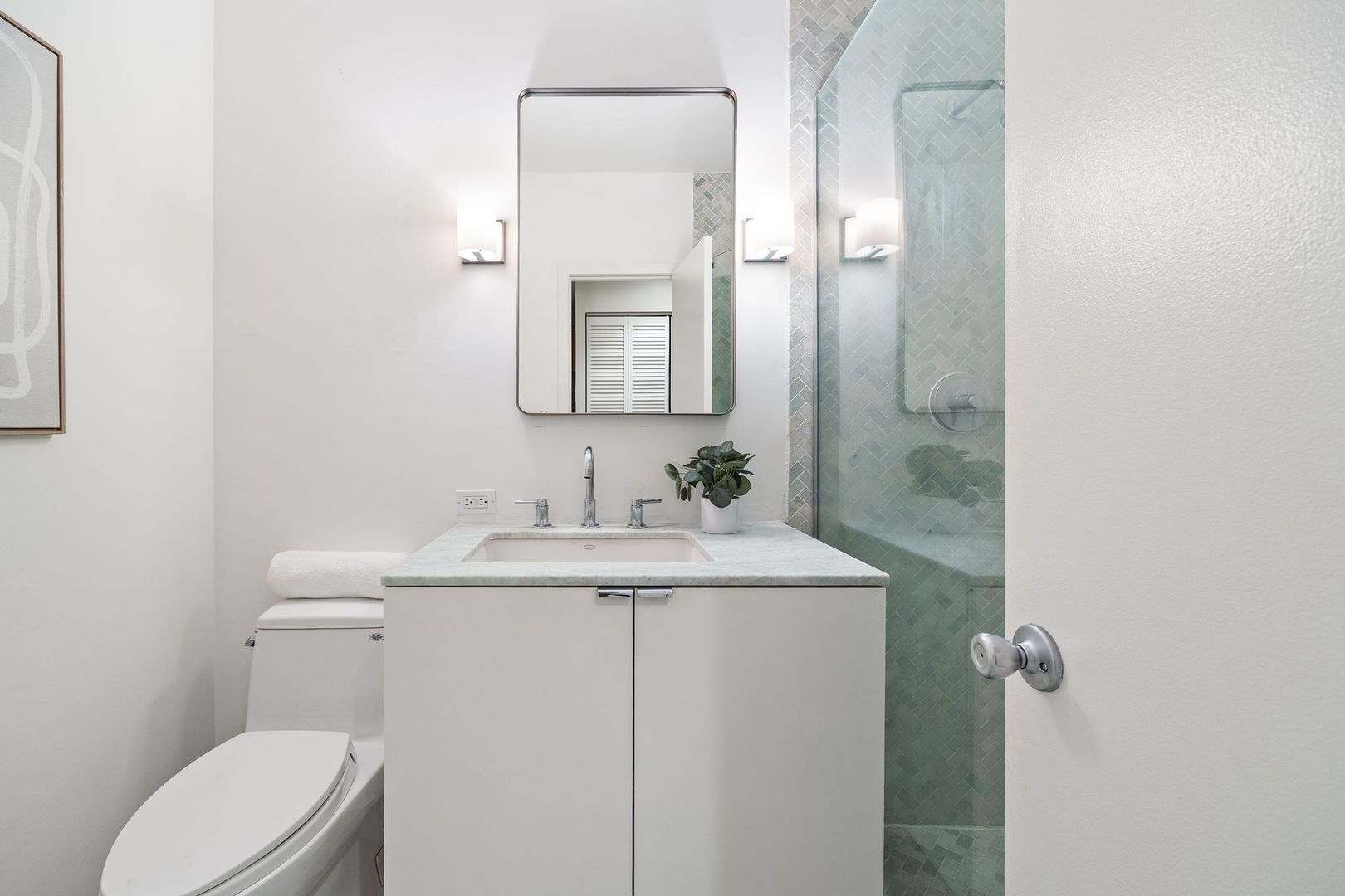 813 W Oakdale Avenue Unit: 1W