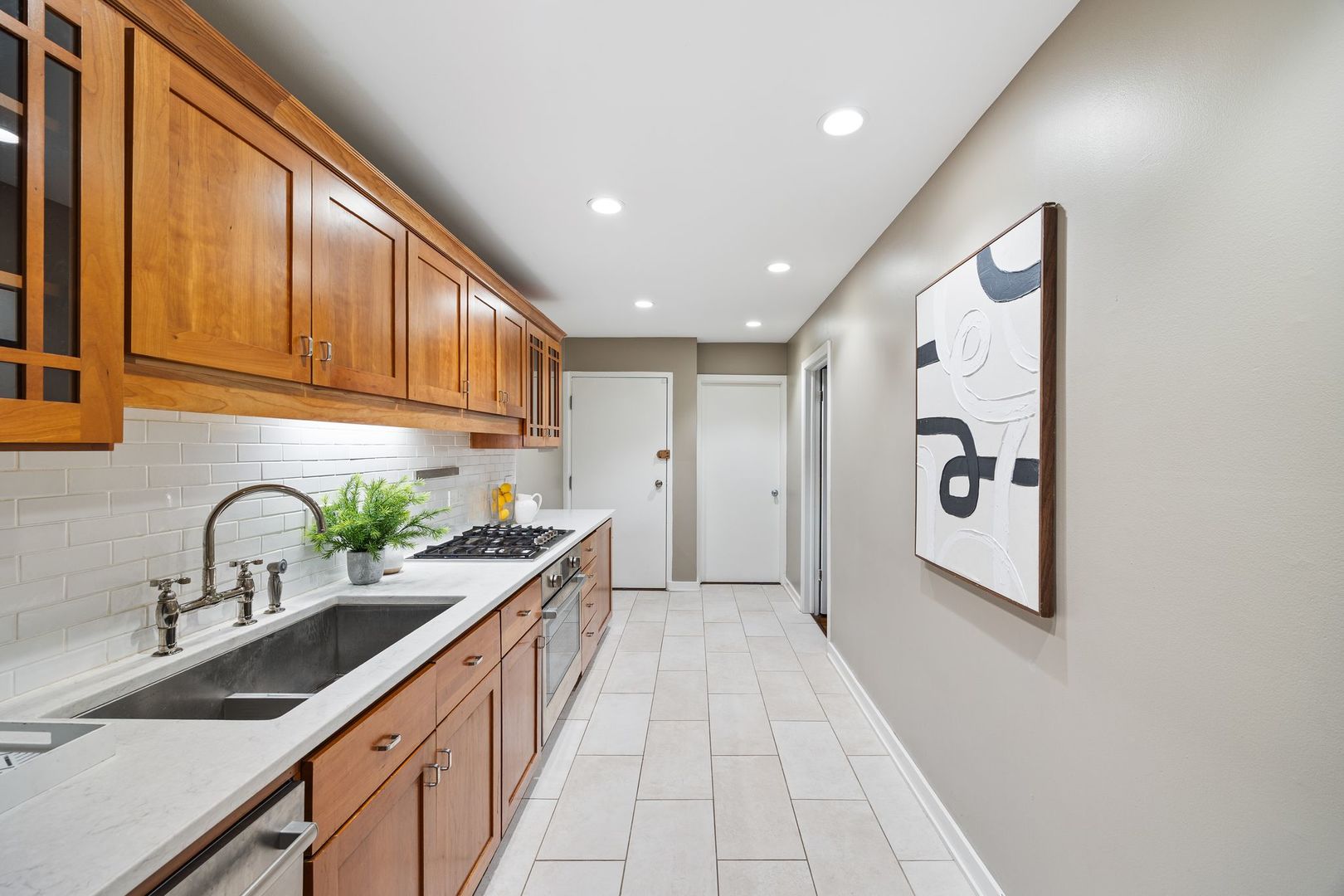 813 W Oakdale Avenue Unit: 1W