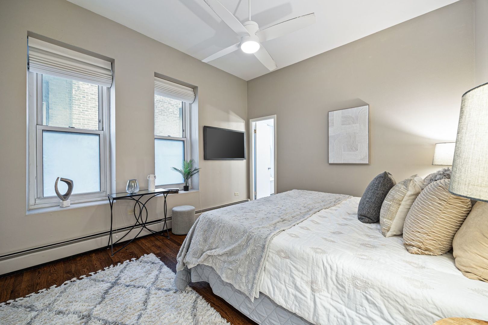 813 W Oakdale Avenue Unit: 1W