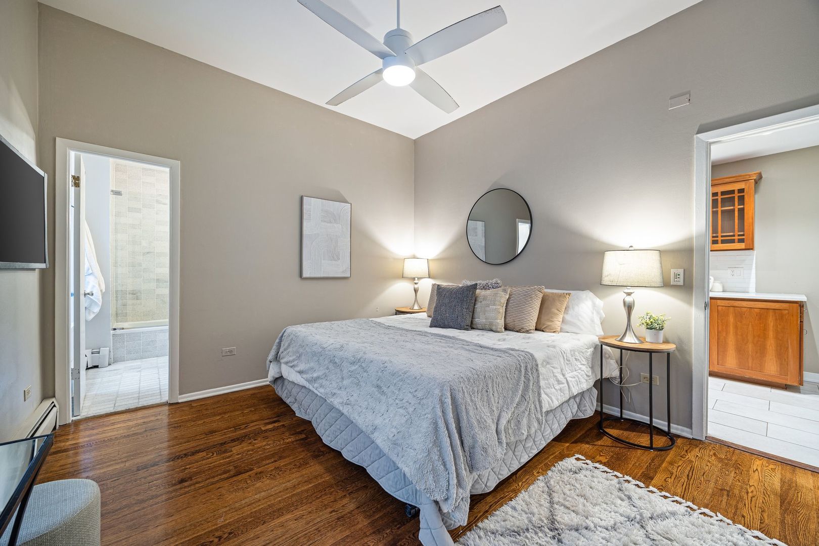 813 W Oakdale Avenue Unit: 1W