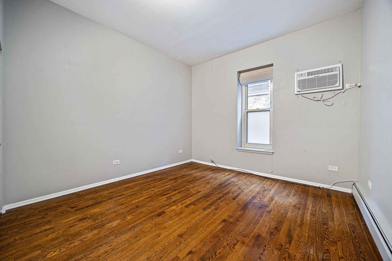 813 W Oakdale Avenue Unit: 1W