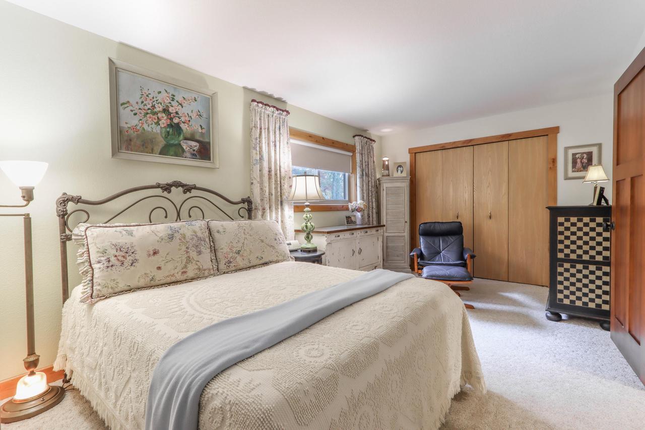 N3025 Crestwood DRIVE