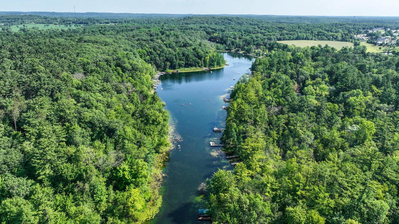 N3025 Crestwood DRIVE