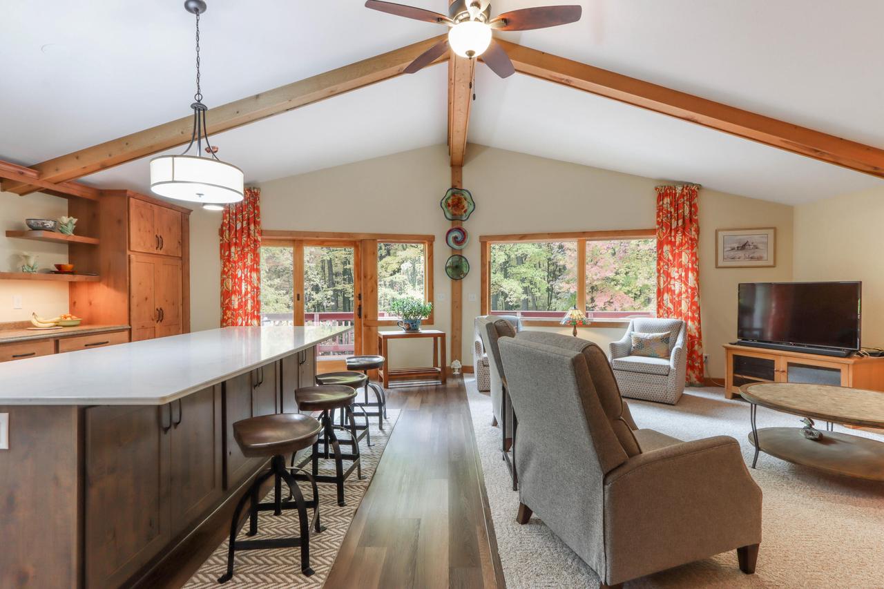 N3025 Crestwood DRIVE