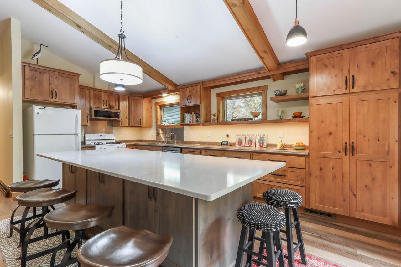 N3025 Crestwood DRIVE