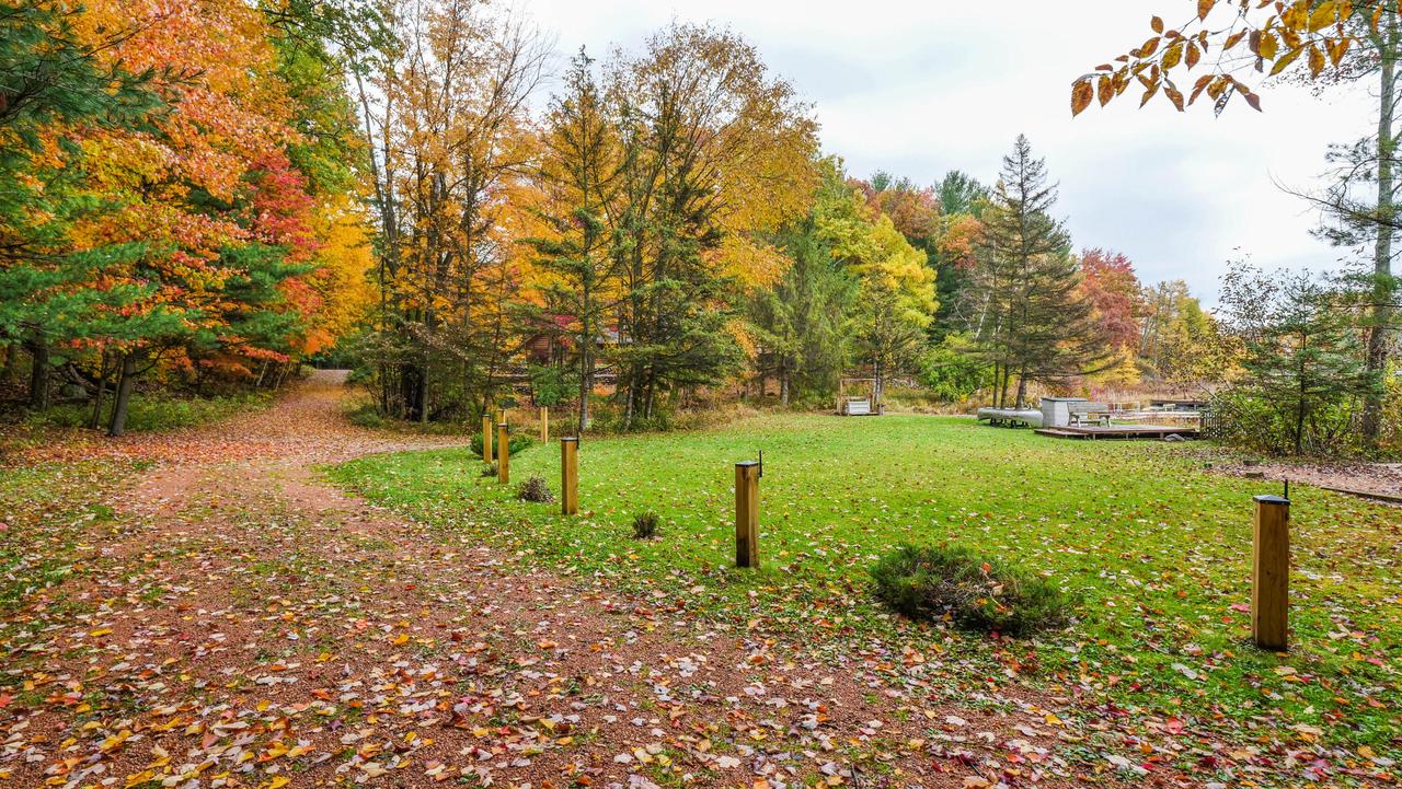 N3025 Crestwood DRIVE