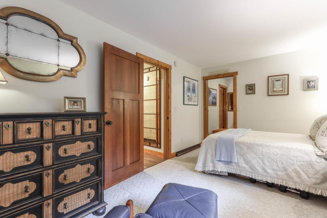 N3025 Crestwood DRIVE