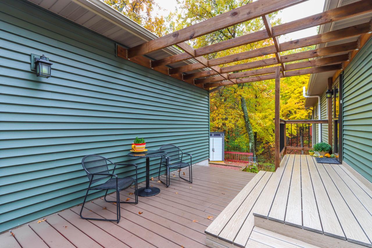 N3025 Crestwood DRIVE