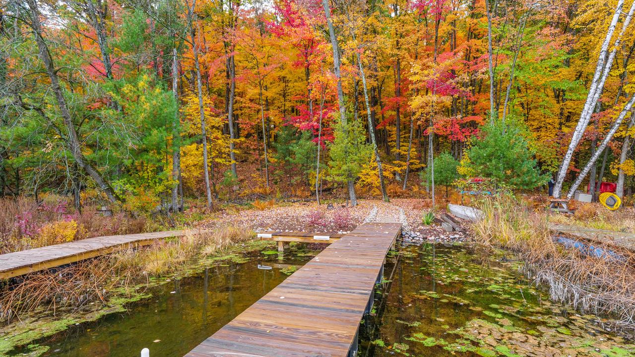 N3025 Crestwood DRIVE