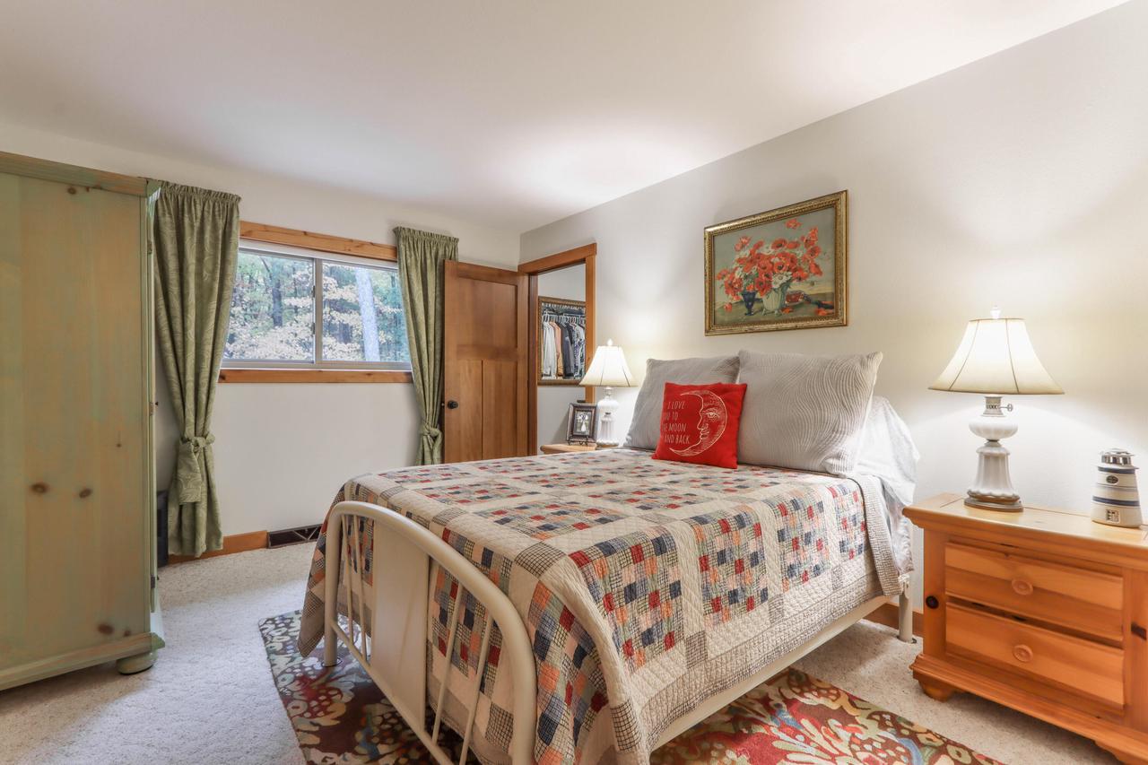 N3025 Crestwood DRIVE