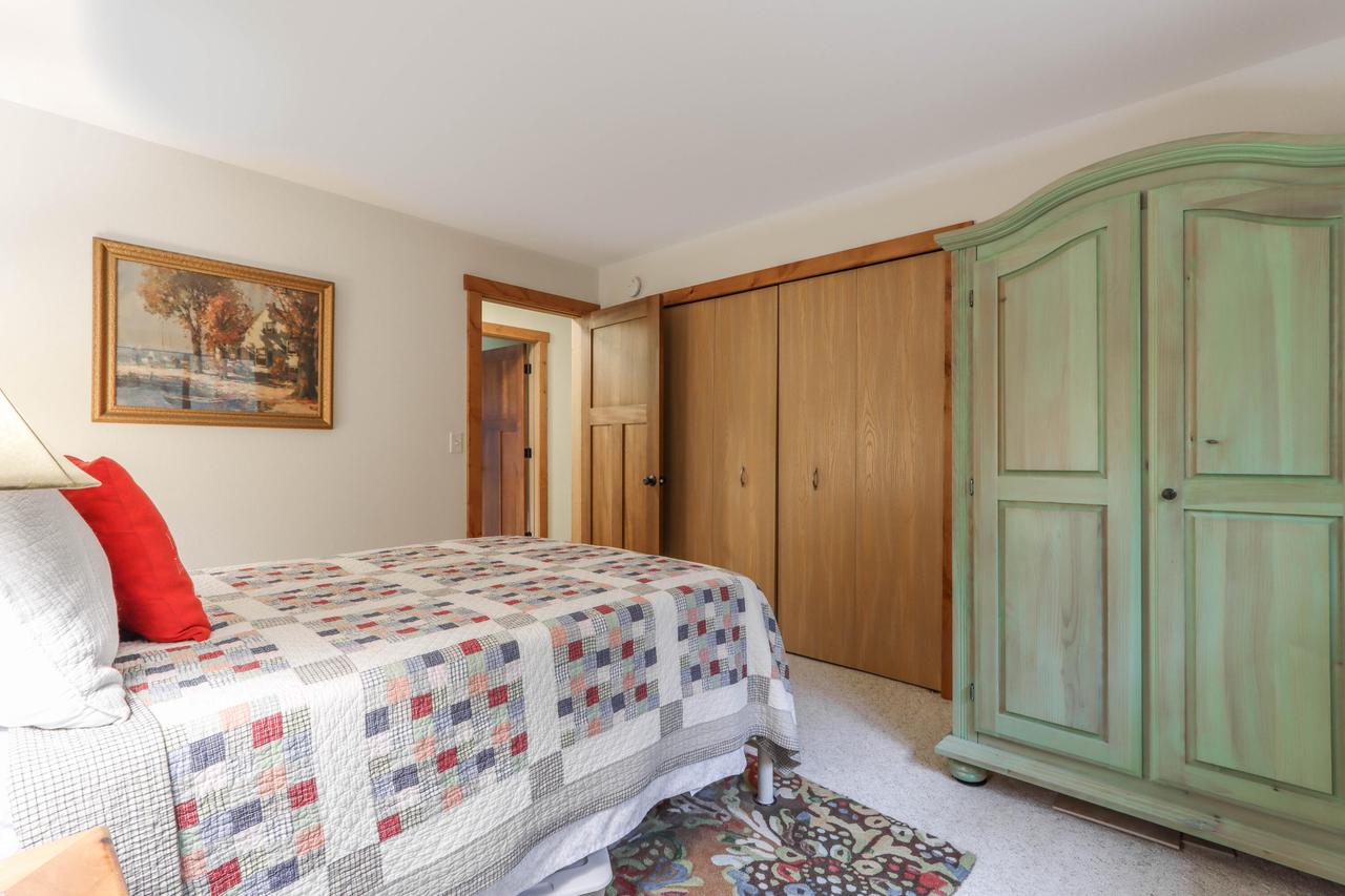 N3025 Crestwood DRIVE