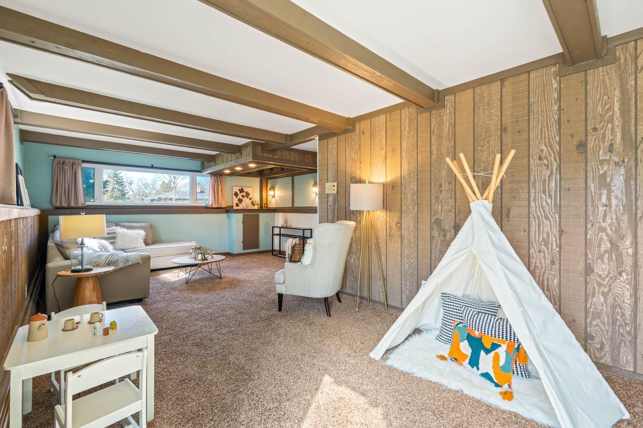 2421 Pendleton PLACE