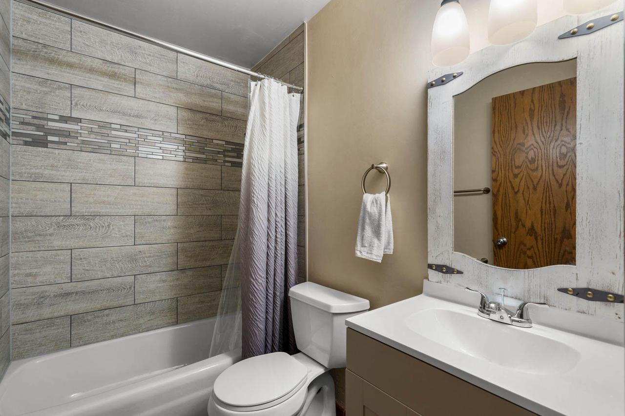 8117 West Manitoba STREET 4