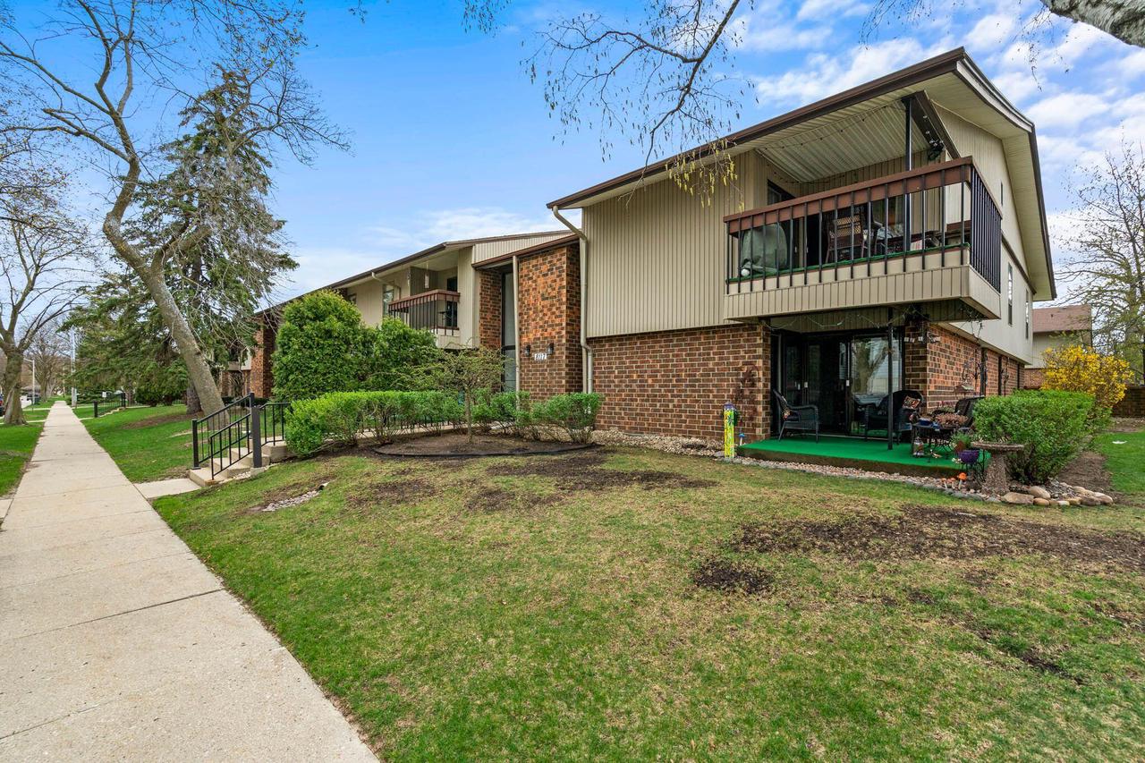 8117 West Manitoba STREET 4