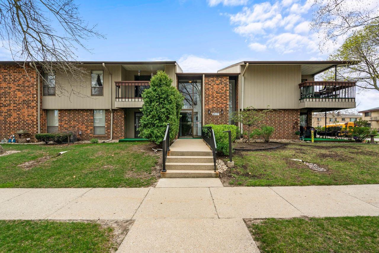 8117 West Manitoba STREET 4