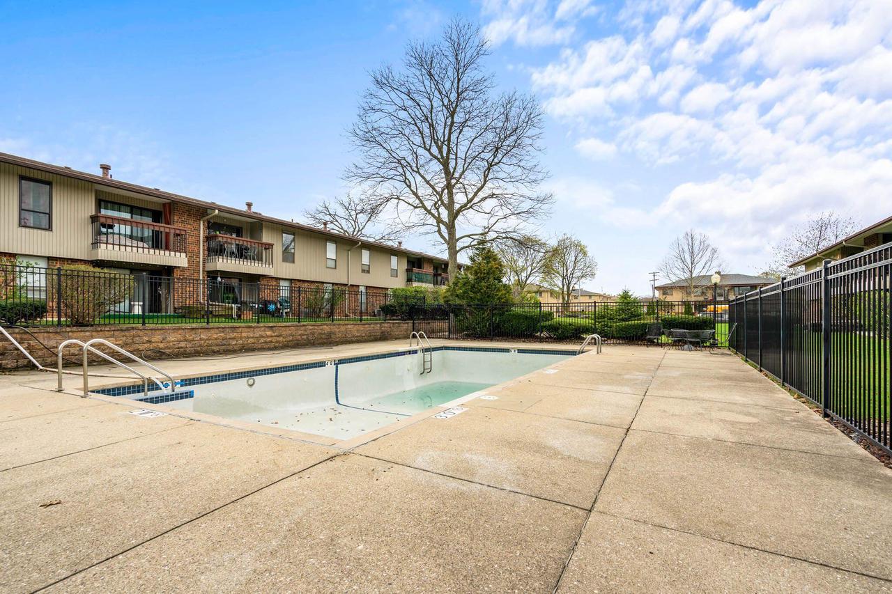 8117 West Manitoba STREET 4