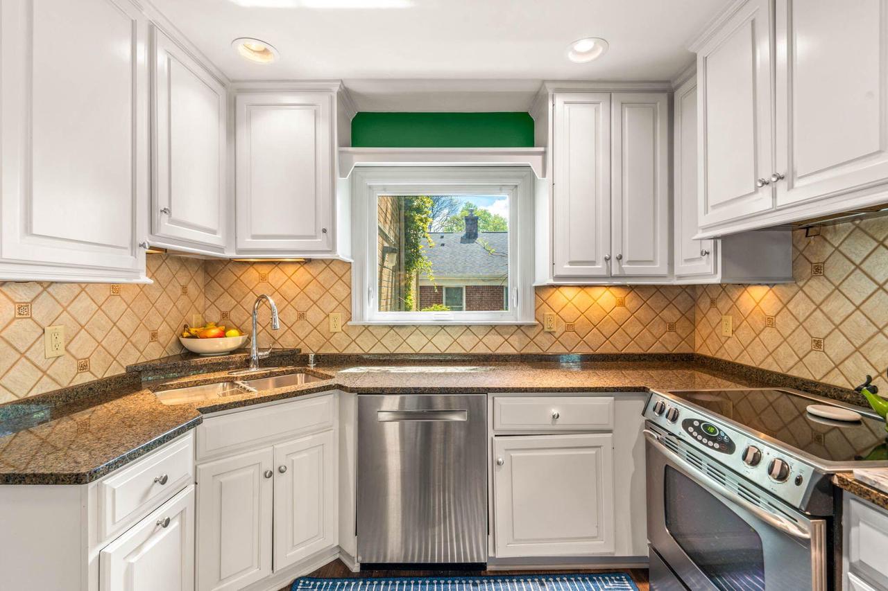 2627 North 94th STREET