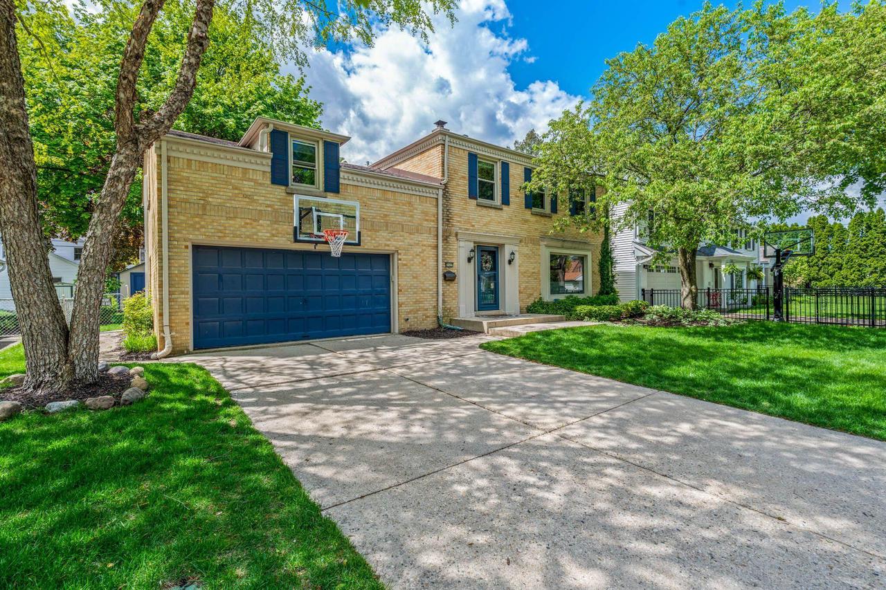 2627 North 94th STREET