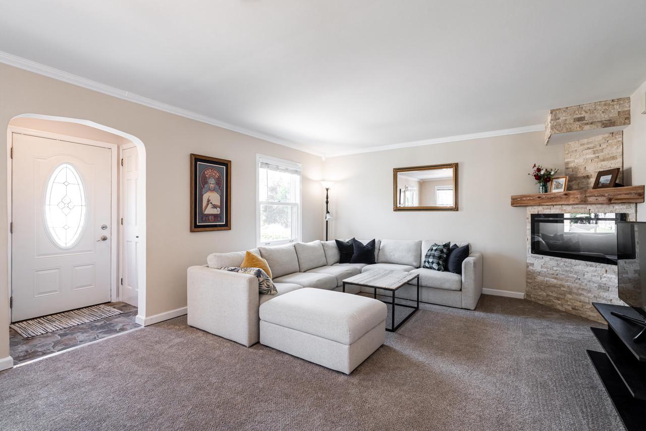 1835 East Eden PLACE