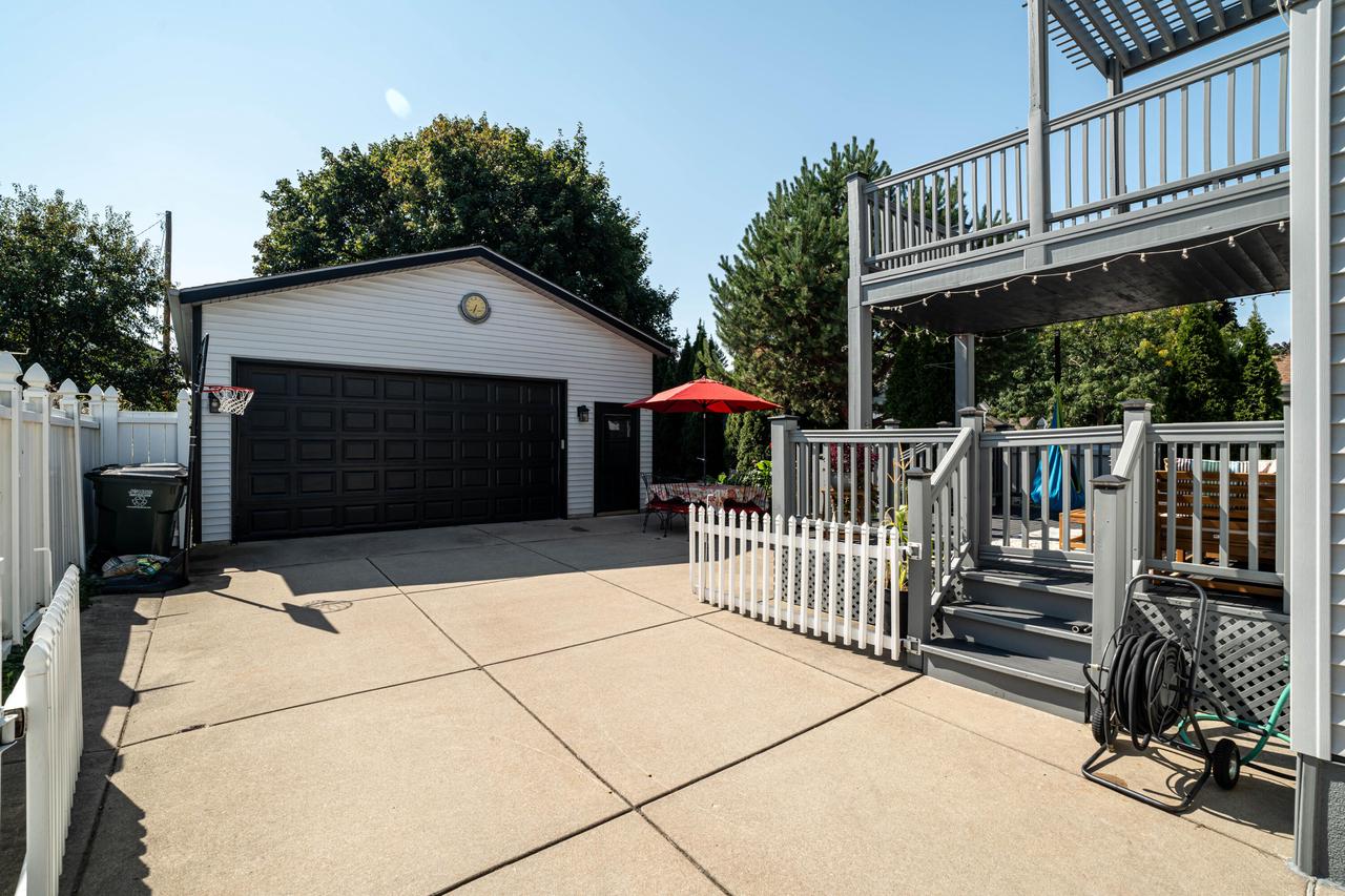 1835 East Eden PLACE