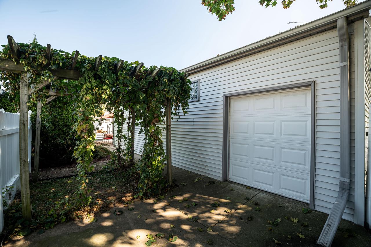 1835 East Eden PLACE