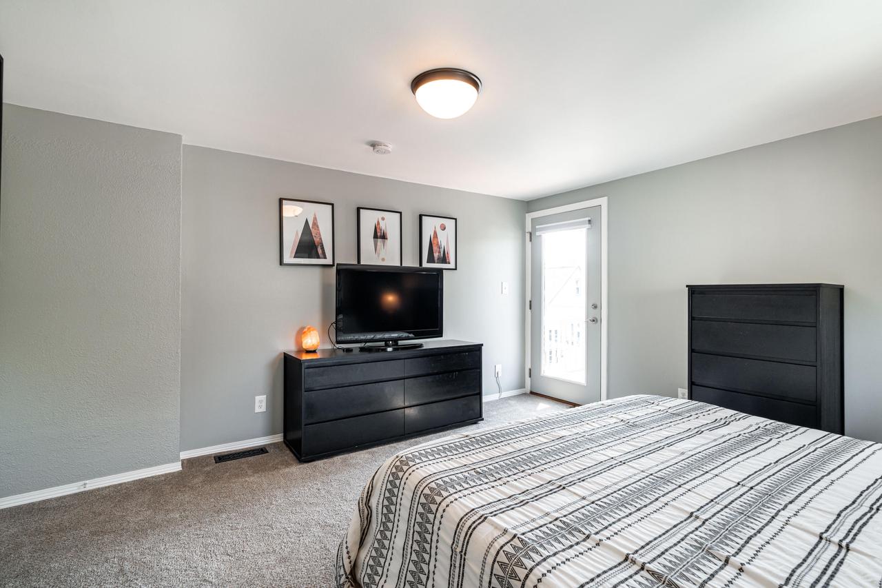 1835 East Eden PLACE