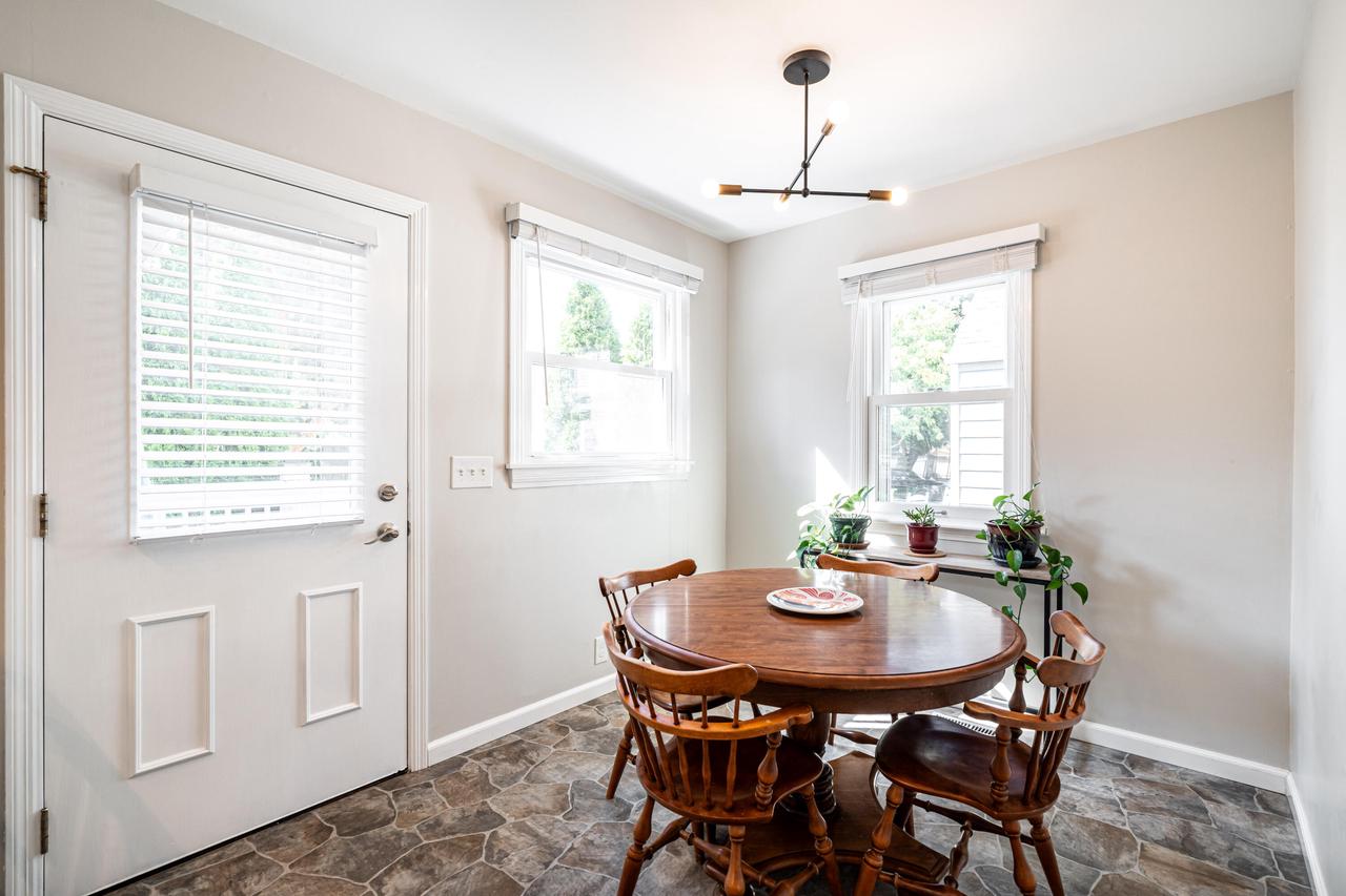 1835 East Eden PLACE