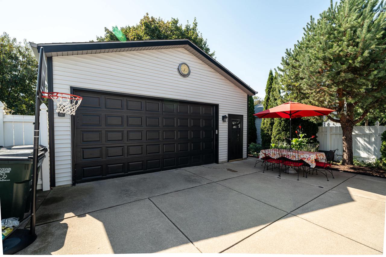 1835 East Eden PLACE