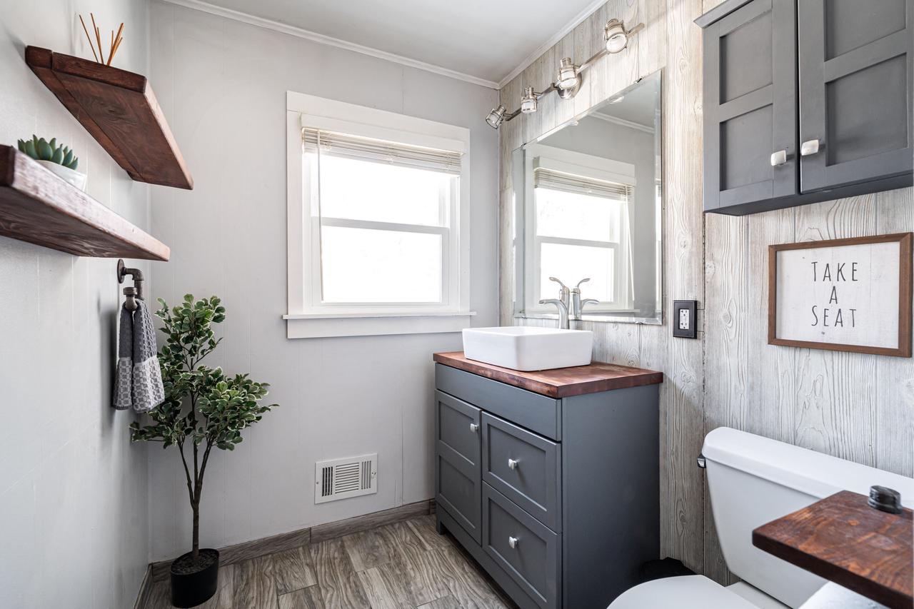 726 Fairview DRIVE NORTH North