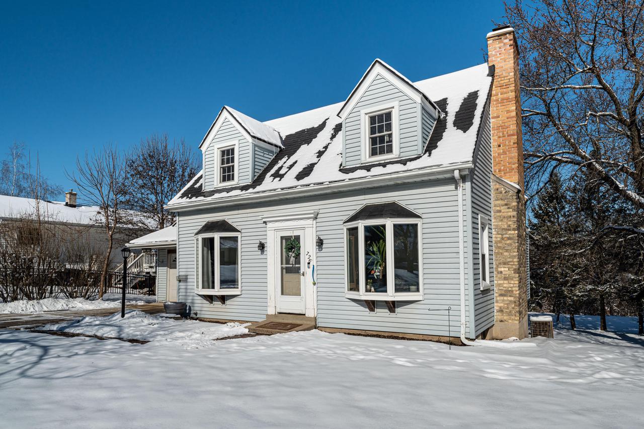 726 Fairview DRIVE NORTH North