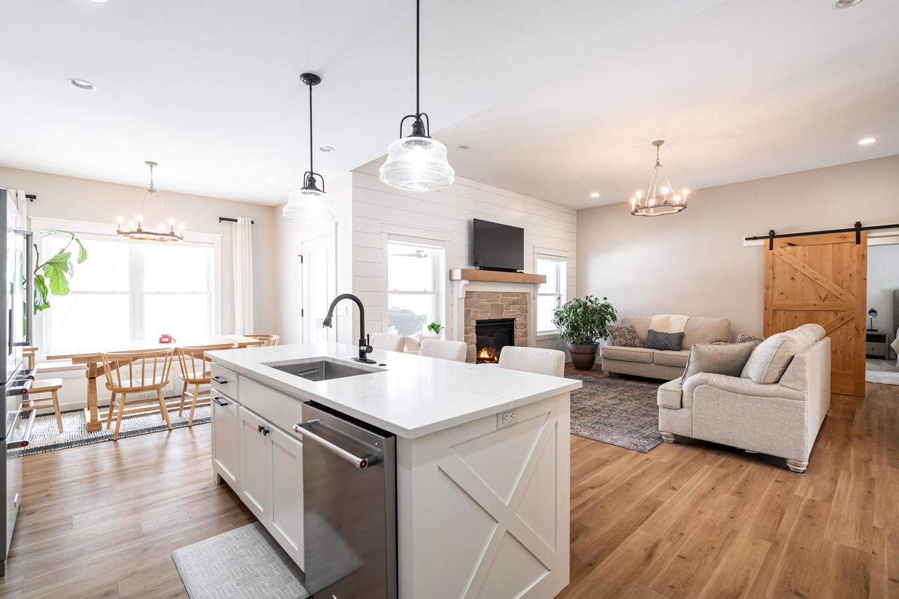 4052 East Stone Ridge DRIVE