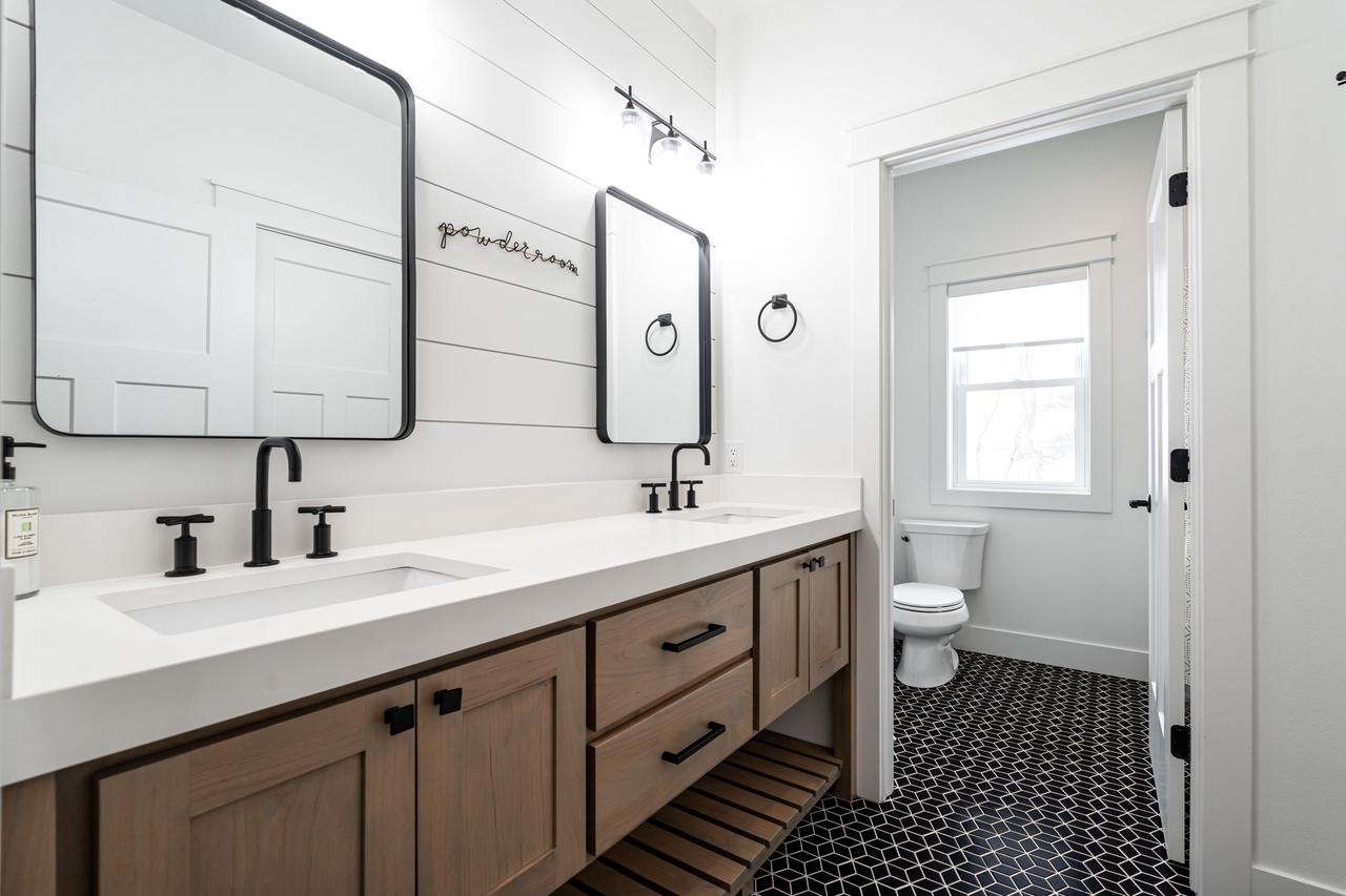 4052 East Stone Ridge DRIVE