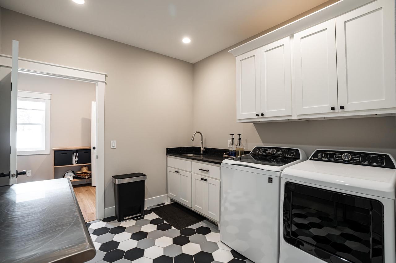 4052 East Stone Ridge DRIVE