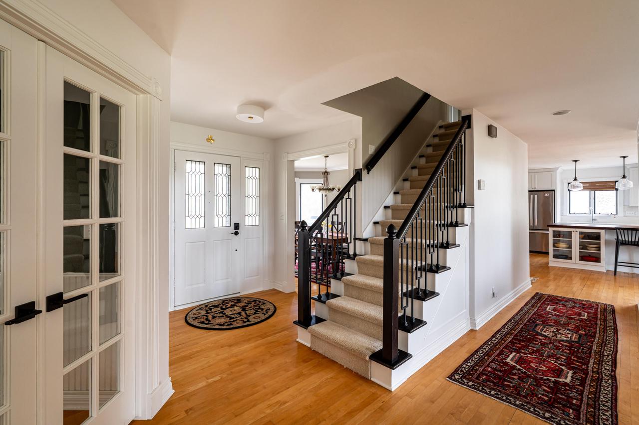 8925 Pleasant Valley ROAD