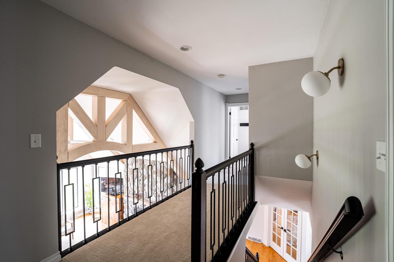 8925 Pleasant Valley ROAD