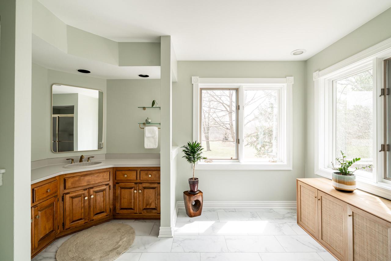 8925 Pleasant Valley ROAD