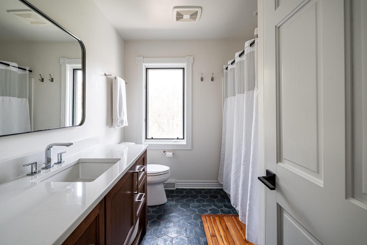 8925 Pleasant Valley ROAD