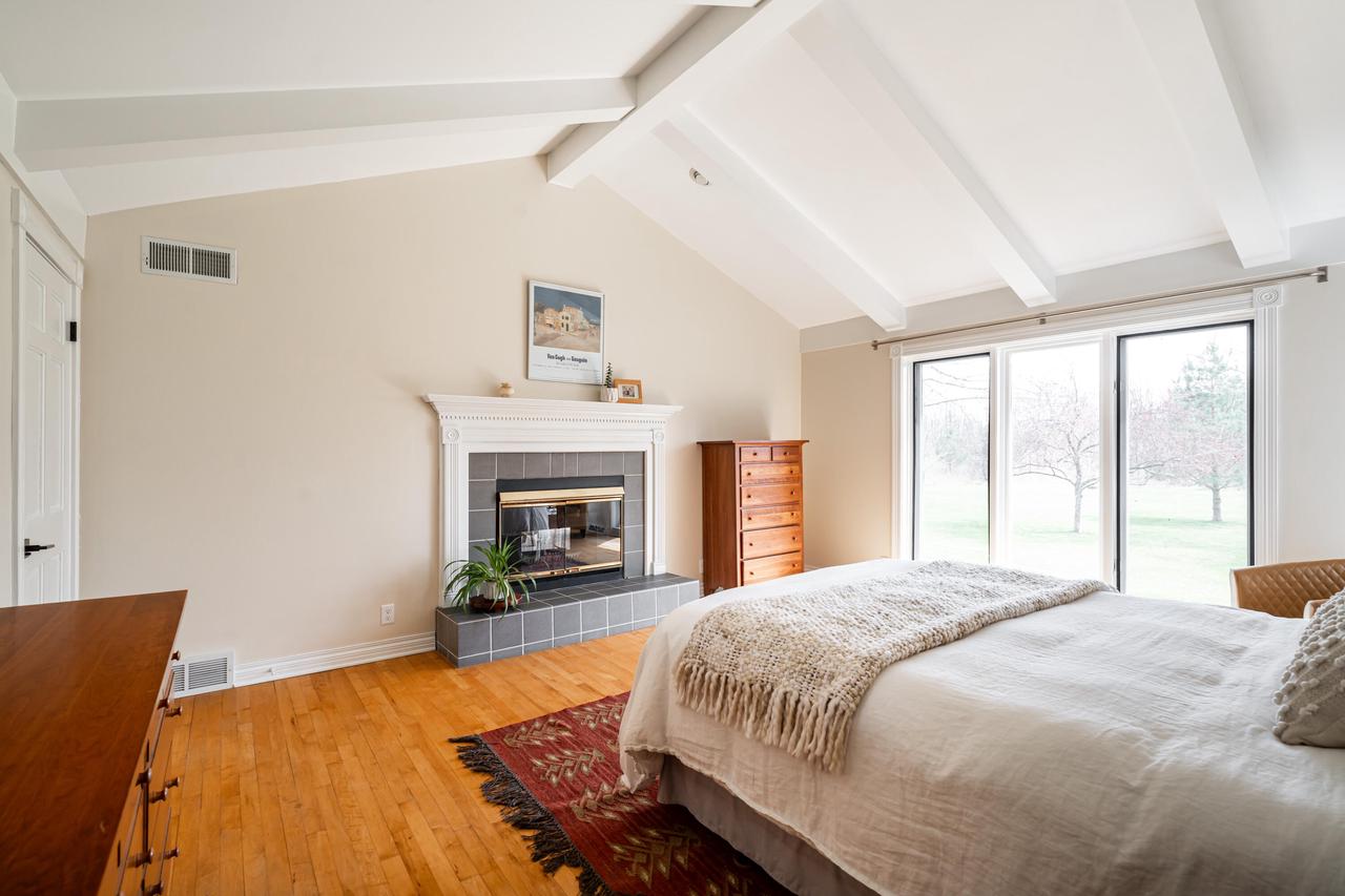 8925 Pleasant Valley ROAD