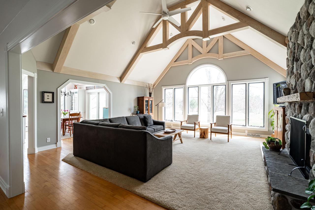 8925 Pleasant Valley ROAD