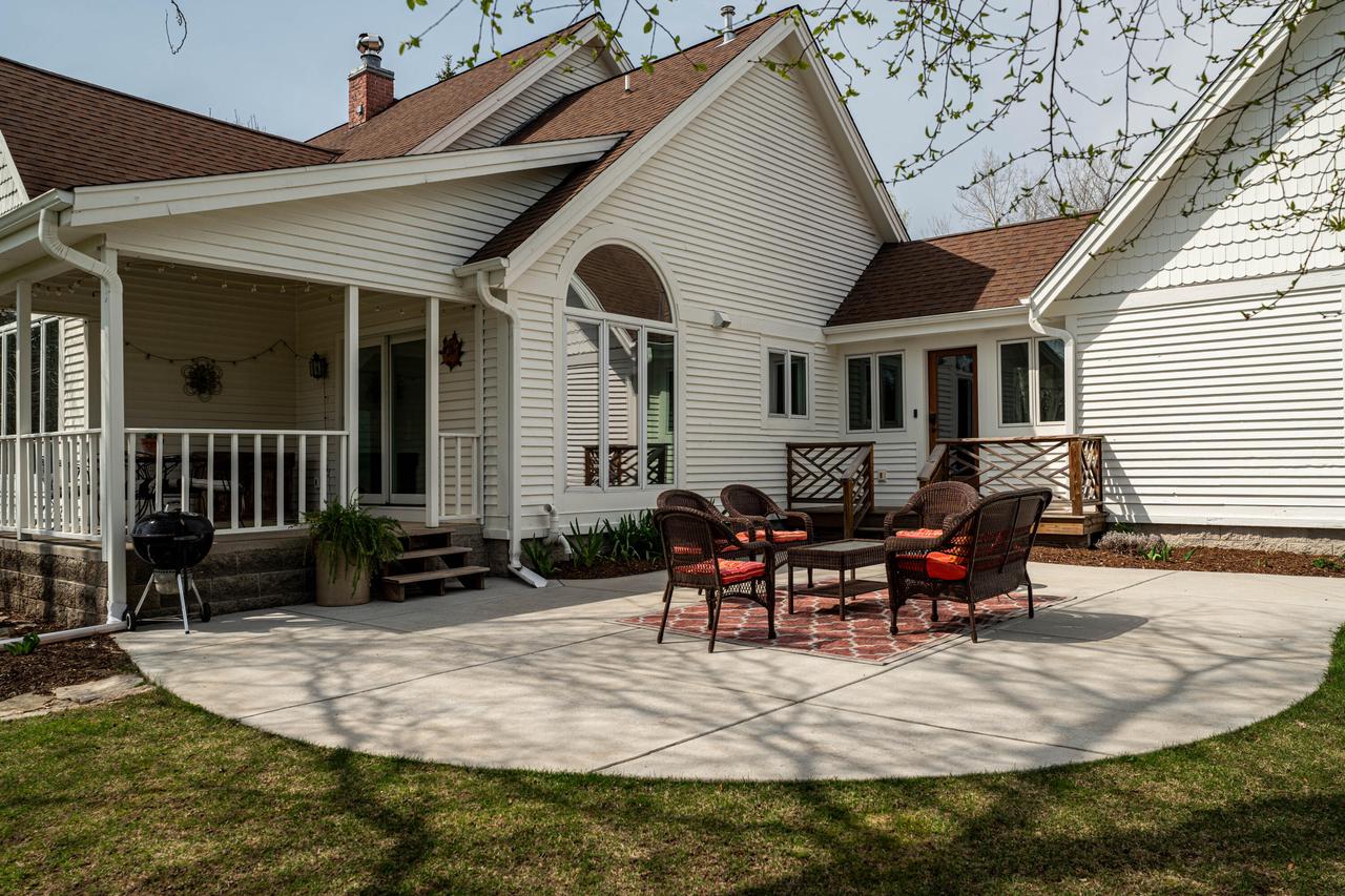 8925 Pleasant Valley ROAD